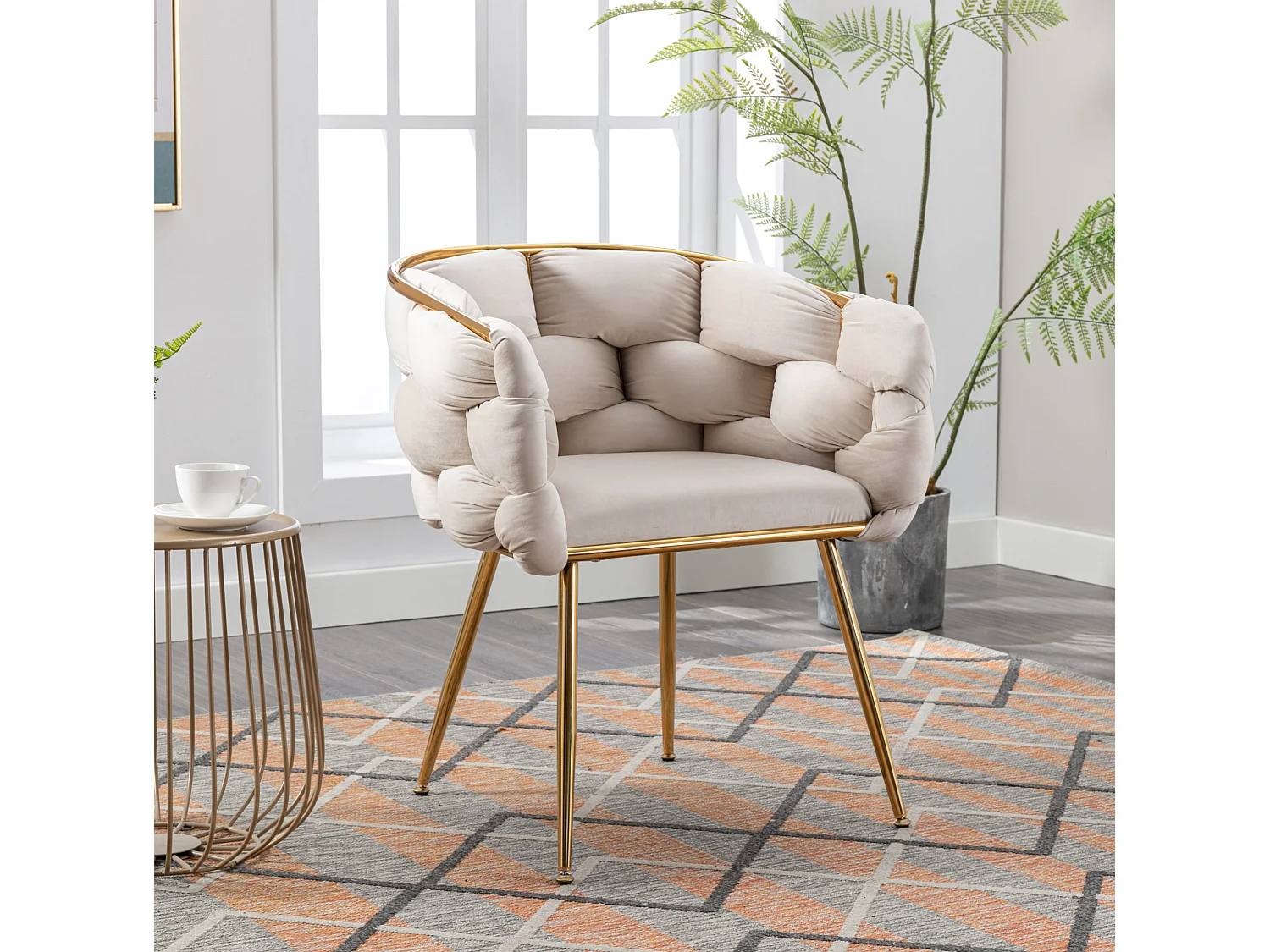 Chaise en velours beige avec cadre en métal doré - Pour chambre, salon, salle à manger