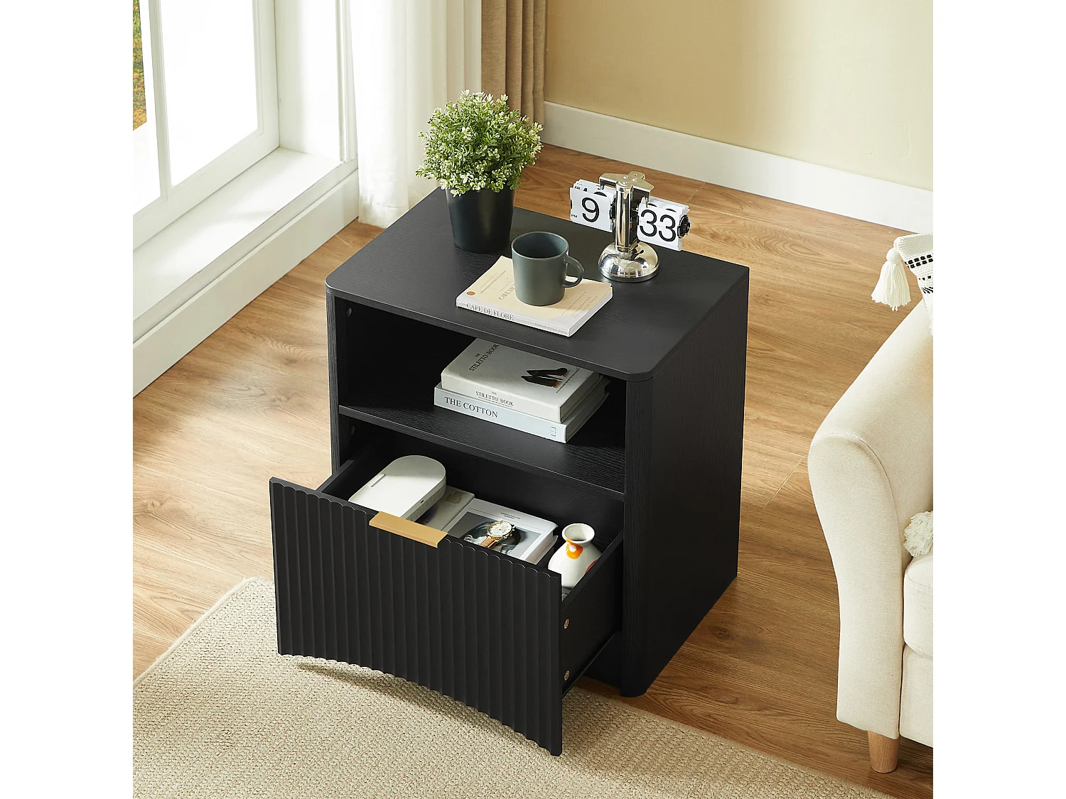 Table de chevet 58x38x60 cm avec tiroir et niche ouverte - Noir