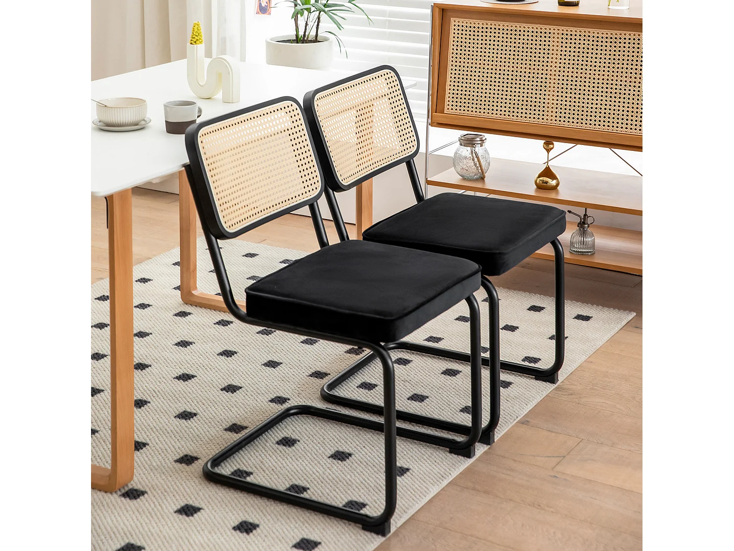Lot de 2 chaises de salle à manger en rotin et velours - Pieds chromés - Noir