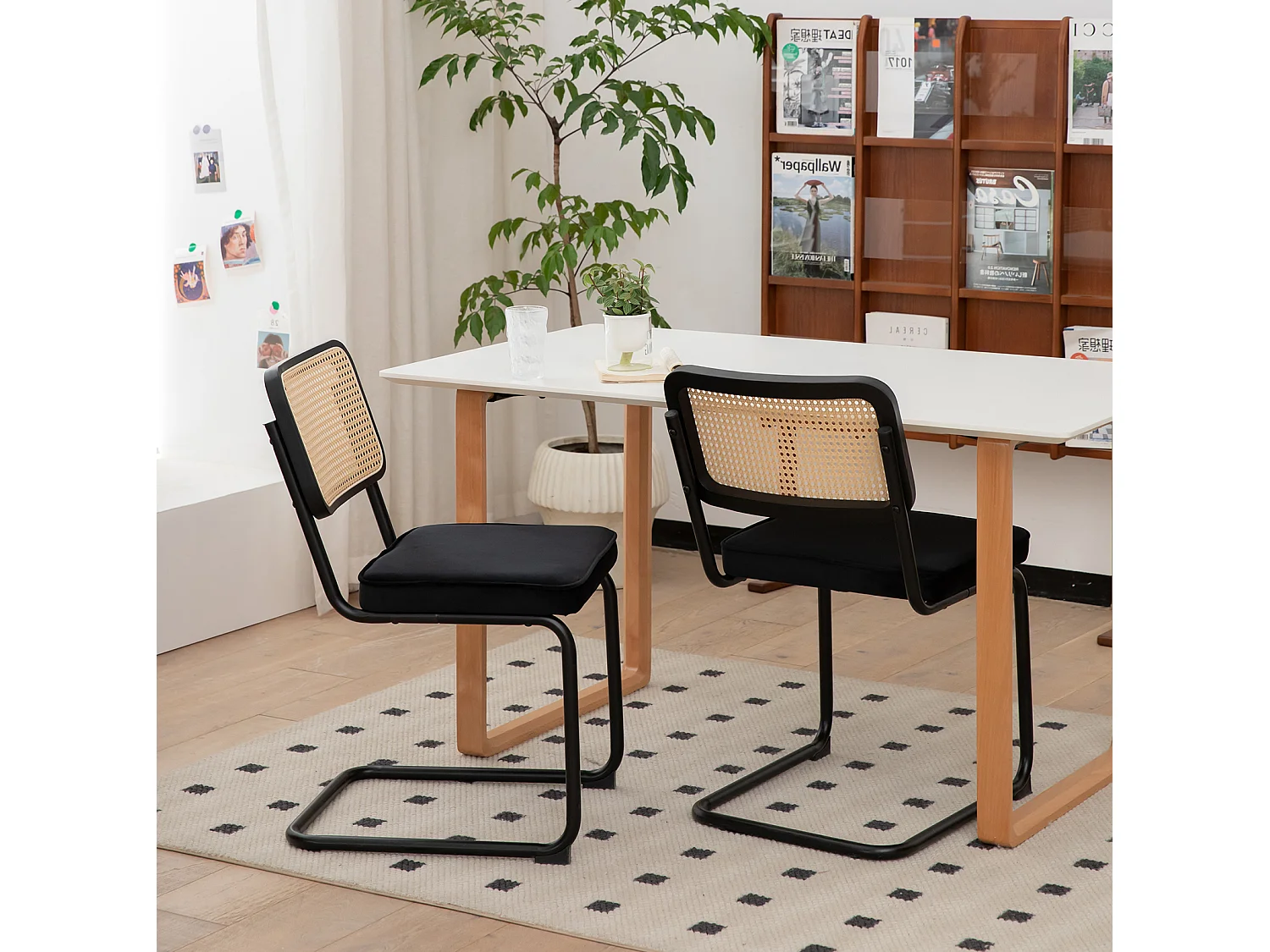 Lot de 2 chaises de salle à manger en rotin et velours - Pieds chromés - Noir