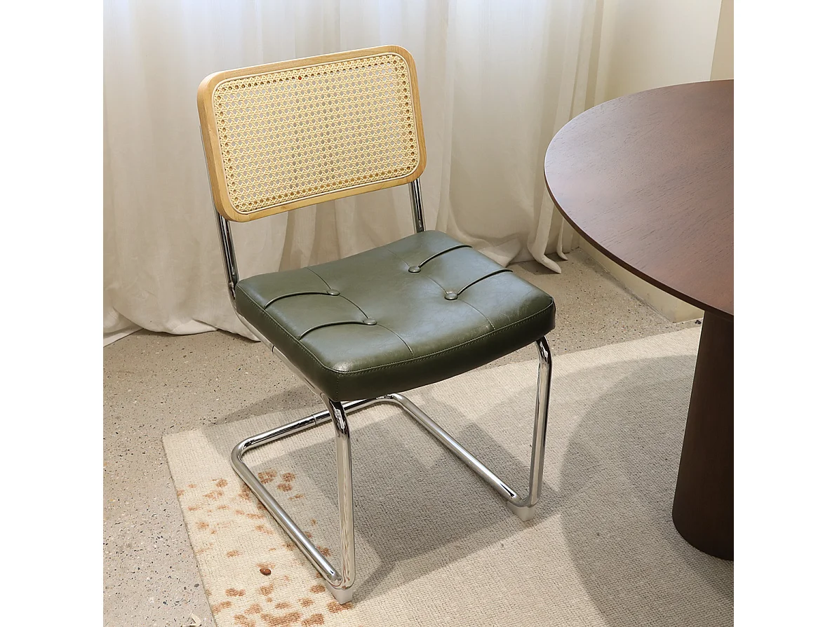 Conjunto de 2 cadeiras em pele sintética com pés cromados - Verde