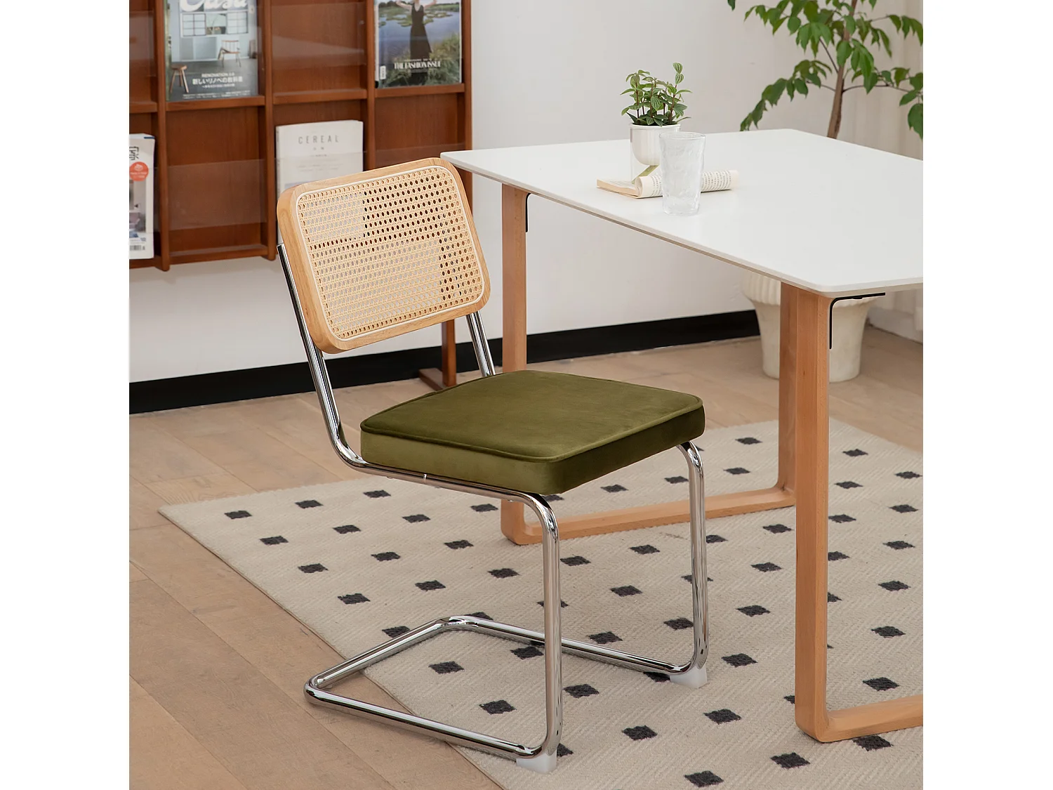 Lot de 4 chaises avec pieds chromés - Velours et rotin - Vert