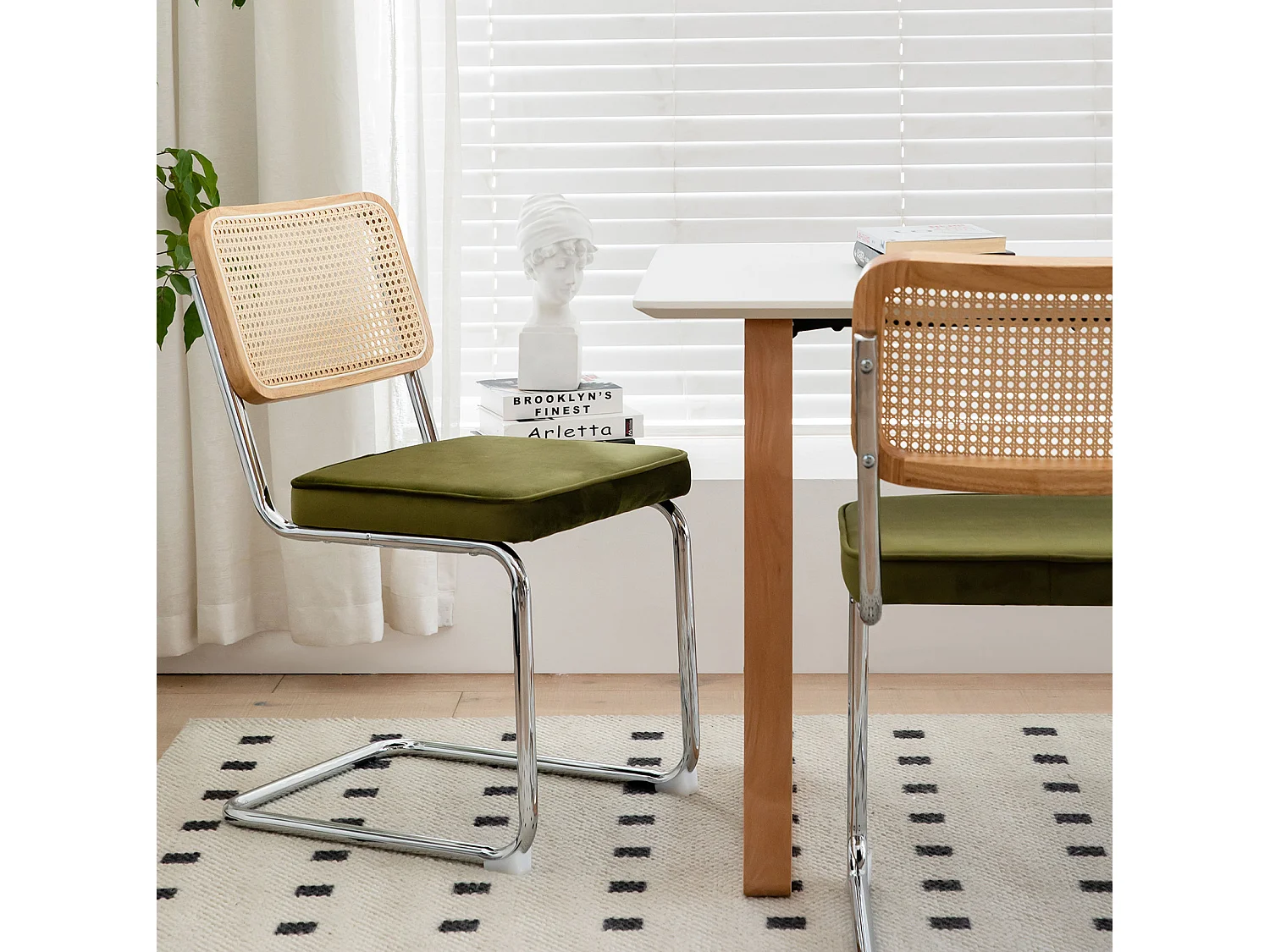 Lot de 4 chaises avec pieds chromés - Velours et rotin - Vert