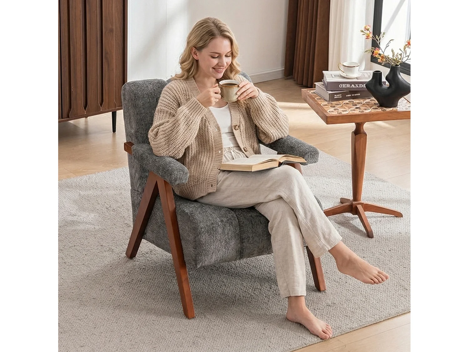 Fauteuil en tissu bouclé avec accoudoirs - Cadre en bois - Gris