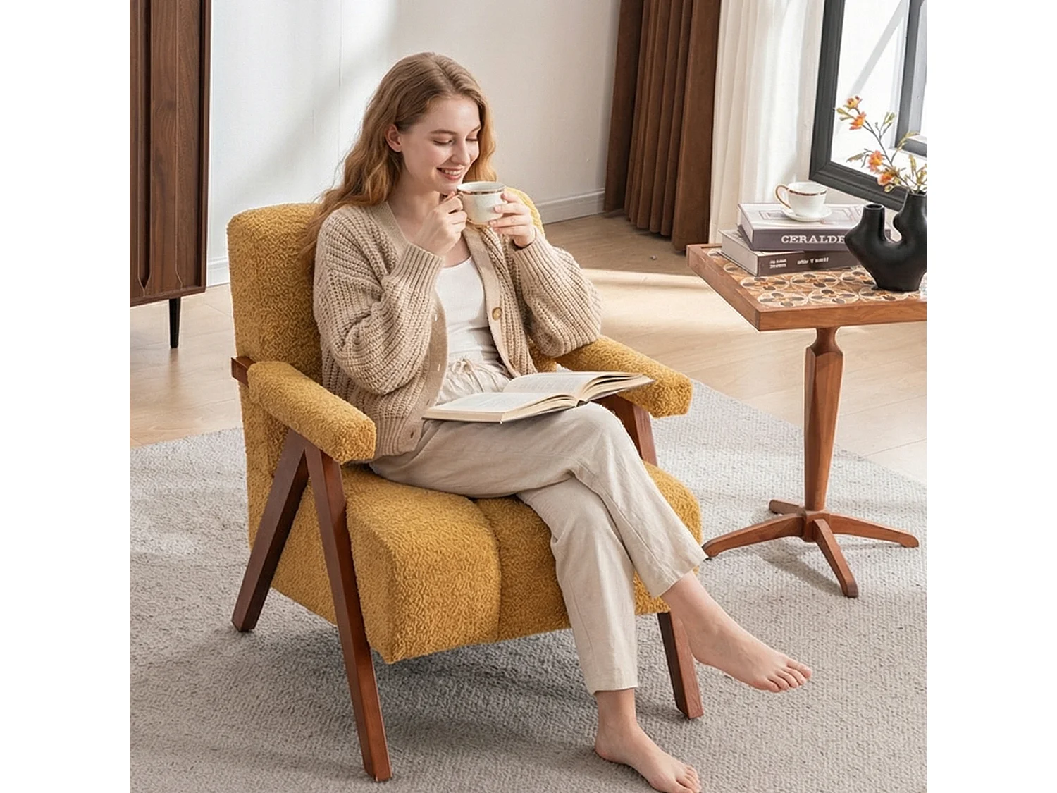 Fauteuil en tissu bouclé avec accoudoirs - Cadre en bois - Jaune