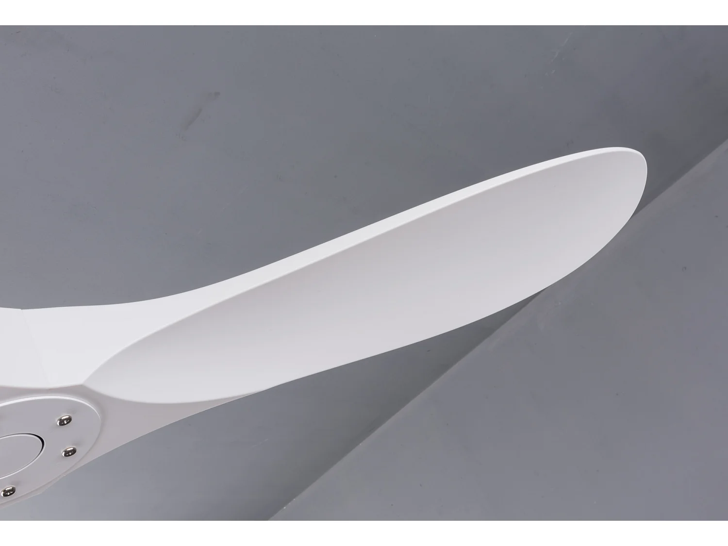 Ventilateur de plafond de 152 cm sans éclairage - moteur CC réversible, fonction minuterie - Blanc