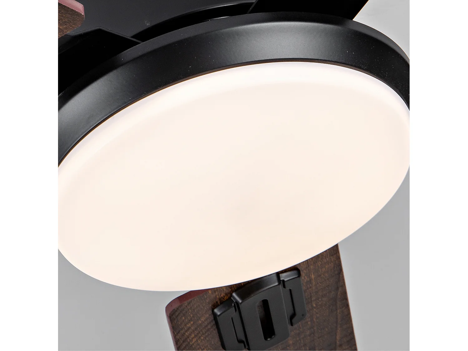 Ventilateur de plafond noir de 52" avec éclairage et télécommande