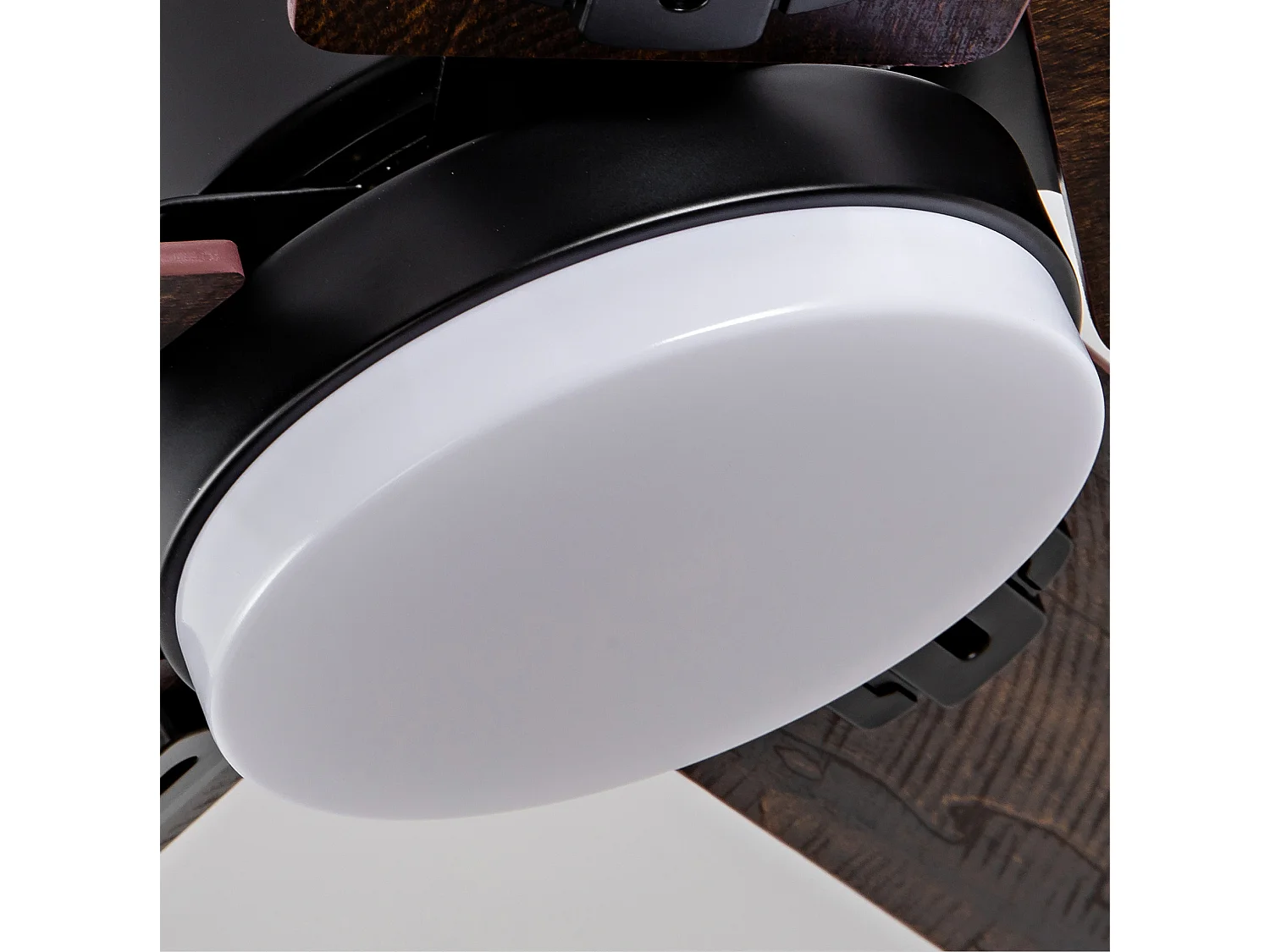 Ventilateur de plafond noir 42" avec télécommande et éclairage LED à intensité variable