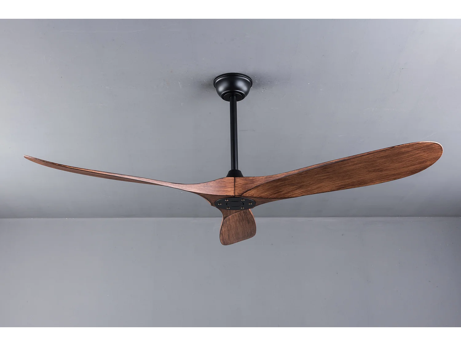 Ventilateur de plafond de 132 cm avec 6 vitesses et télécommande - Bois foncé