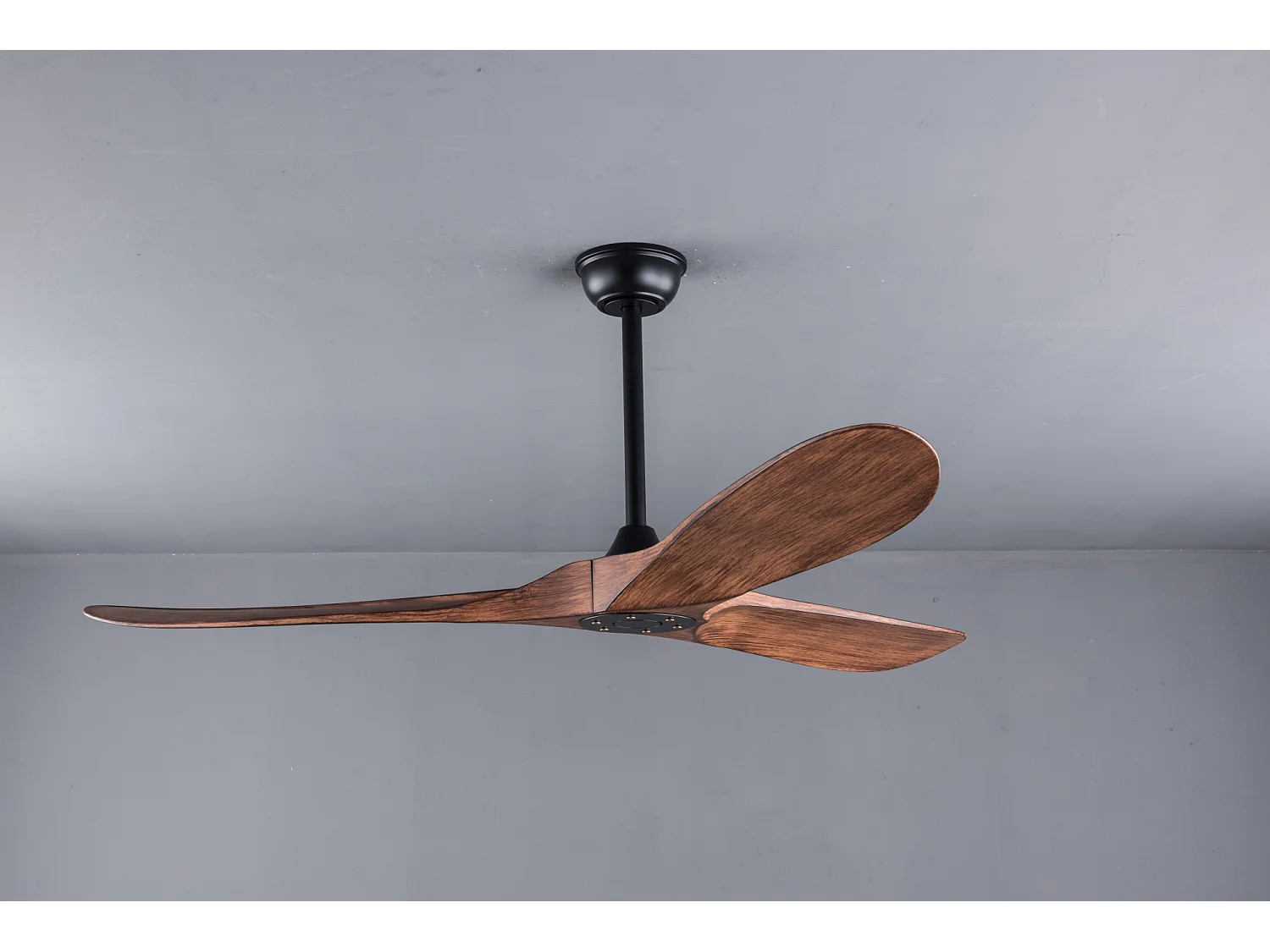 Ventilateur de plafond de 132 cm avec 6 vitesses et télécommande - Bois foncé