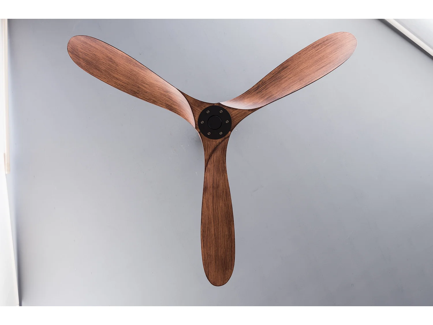 Ventilateur de plafond de 132 cm avec 6 vitesses et télécommande - Bois foncé