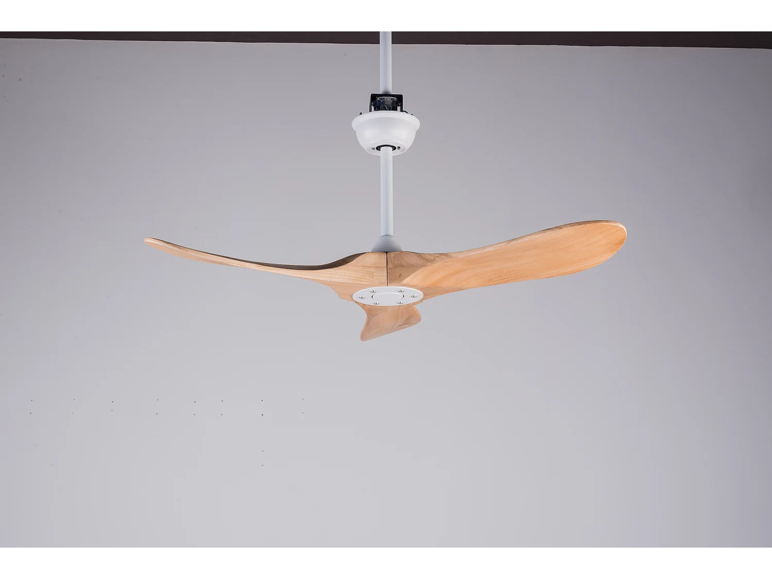Ventilateur de plafond 6 vitesses - Sans Ampoule, silencieux, fonction de minuterie - Naturel clair et blanc