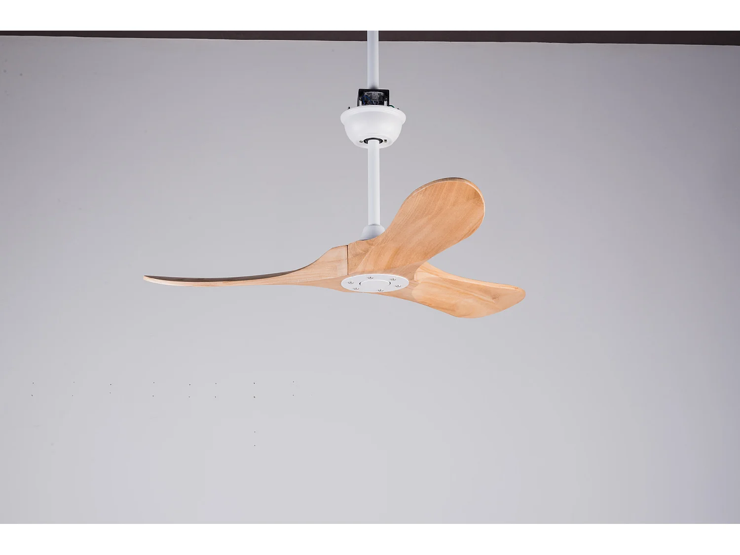 Ventilateur de plafond 6 vitesses - Sans Ampoule, silencieux, fonction de minuterie - Naturel clair et blanc
