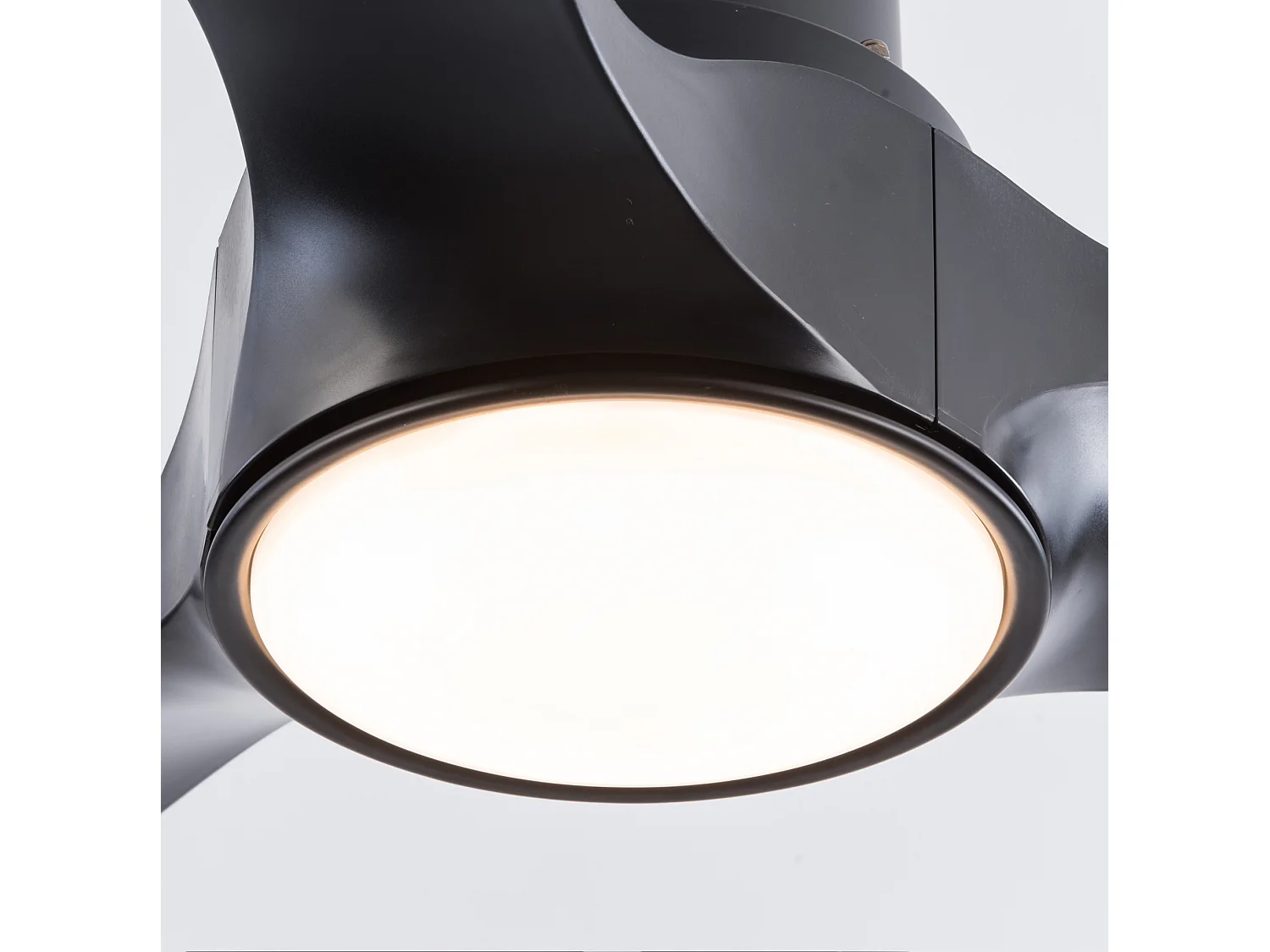 Plafondventilator van 132 cm met verlichting, 6 snelheden en timerfunctie - Zwart
