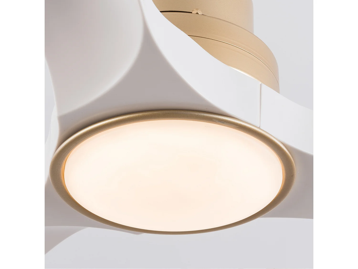 Ventilateur de plafond blanc et doré avec lumière, moteur CC réversible silencieux - Pour intérieur et extérieur