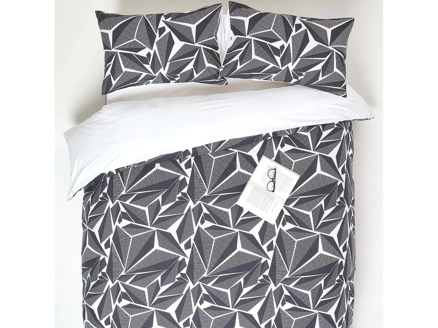 Homescapes Monochrome Digitally Printed Cotton Duvet Cover Set, Super King