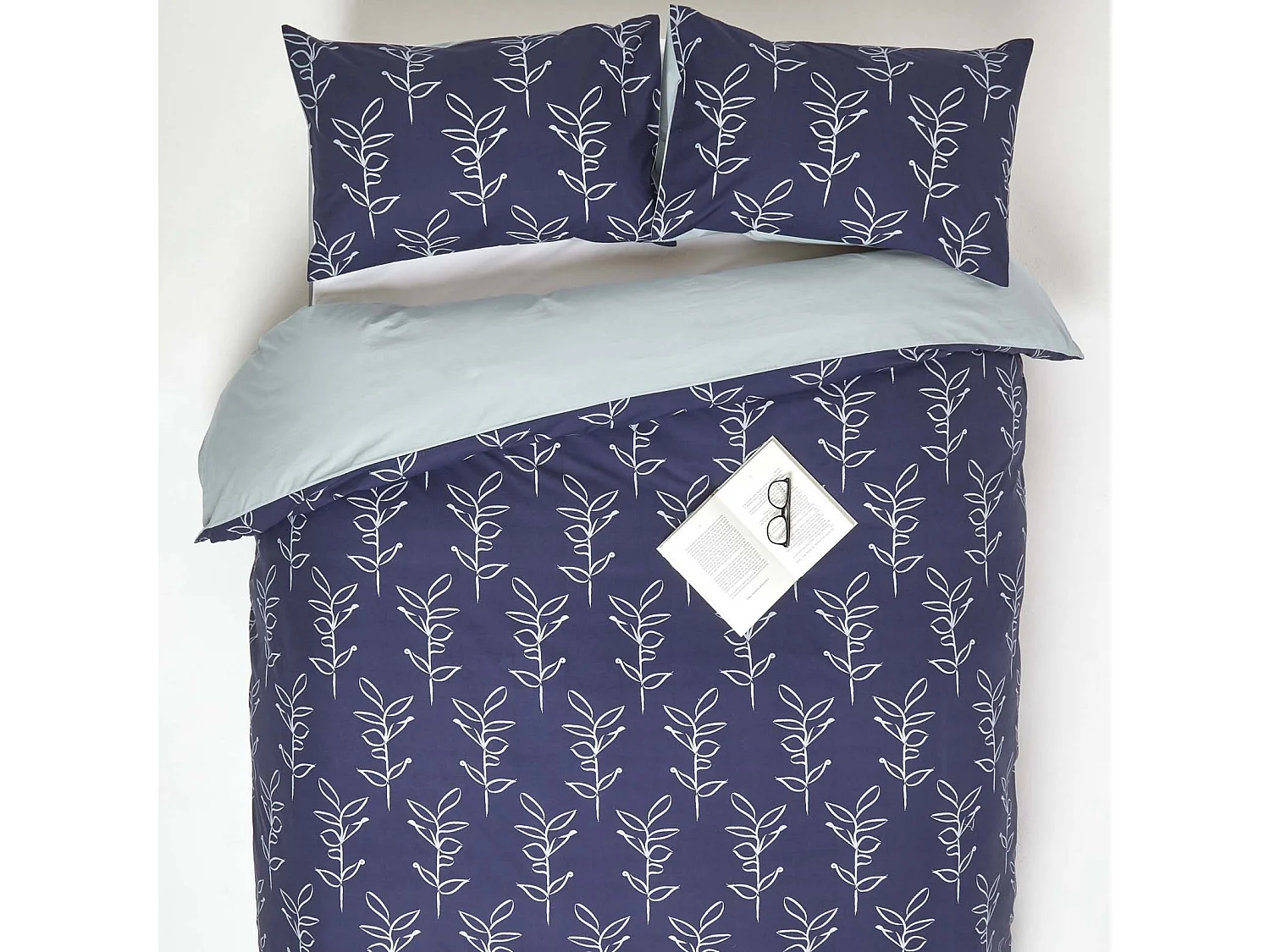 Homescapes Blue Leaf Digitally Printed Cotton Duvet Cover Set, Super King