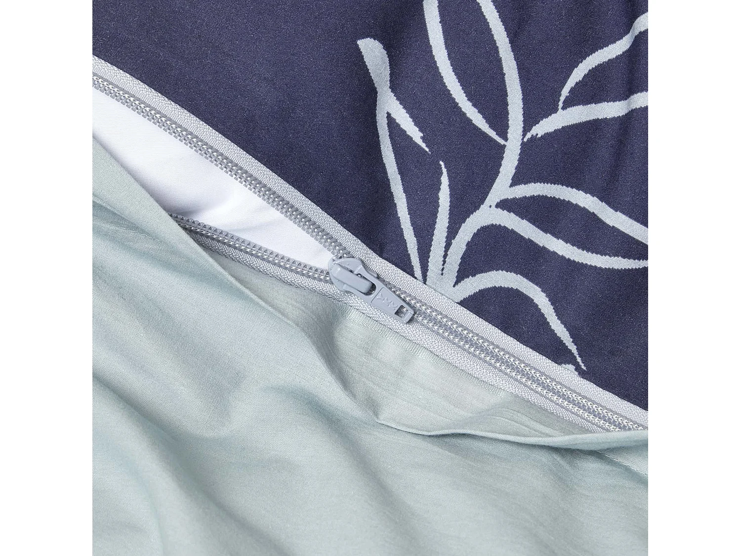 Homescapes Blue Leaf Digitally Printed Cotton Duvet Cover Set, Super King
