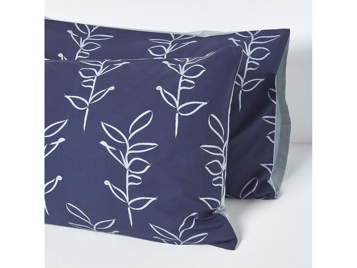 Homescapes Blue Leaf Digitally Printed Cotton Duvet Cover Set, Super King