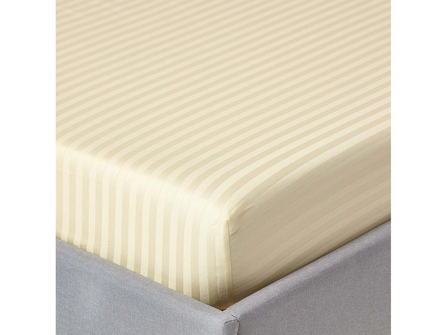 Homescapes Pastel Yellow Egyptian Cotton Satin Stripe Fitted Sheet 330 TC, Double
