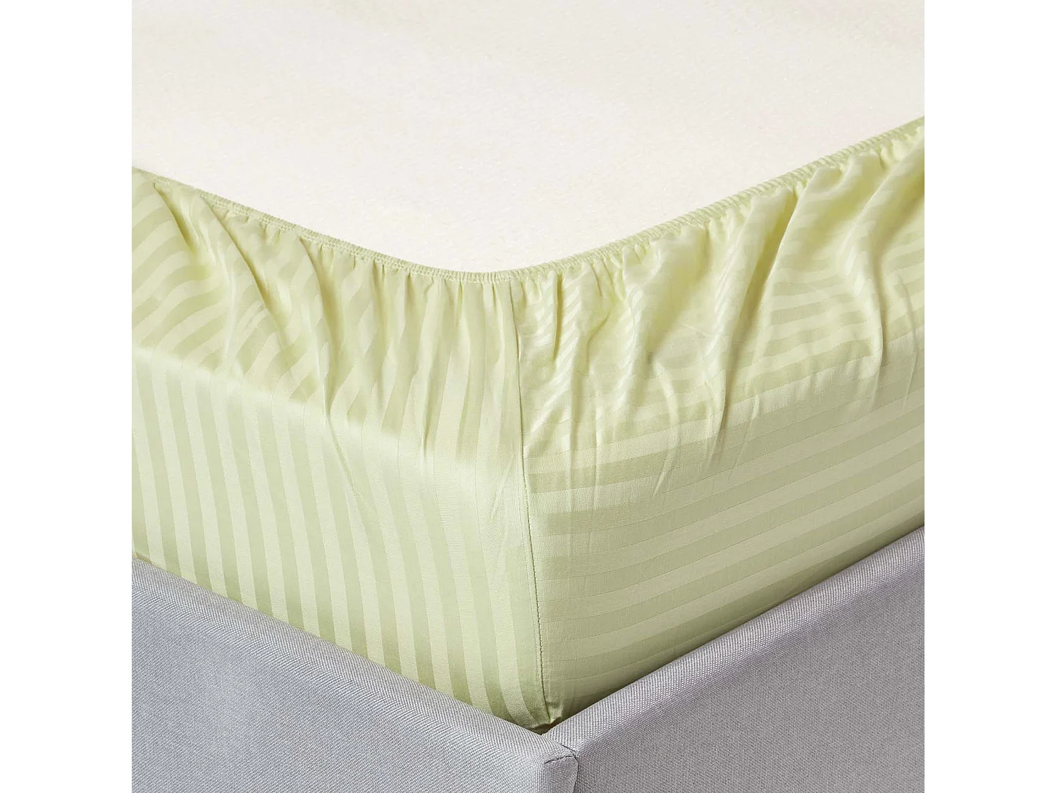 Drap-housse rayé 150 x 200 cm 100 % coton égyptien 330 fils coloris vert sauge  - HOMESCAPES