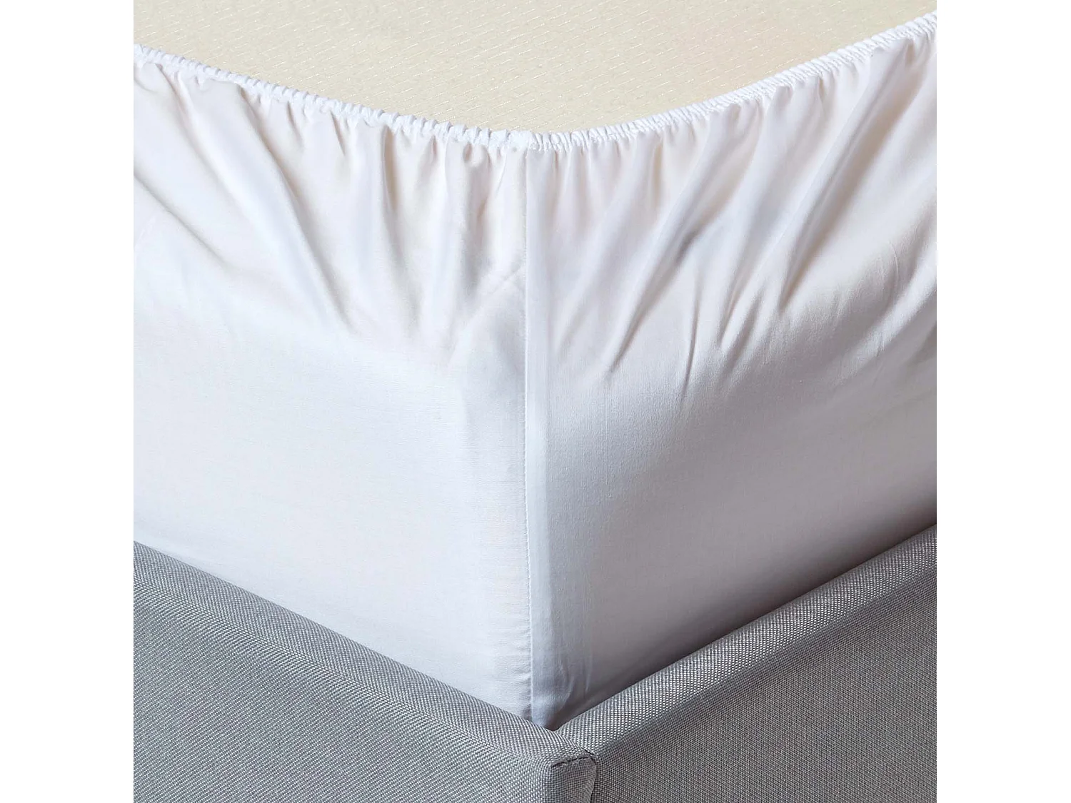 Homescapes White Organic Cotton Fitted Sheet 400 Thread count, Small Double