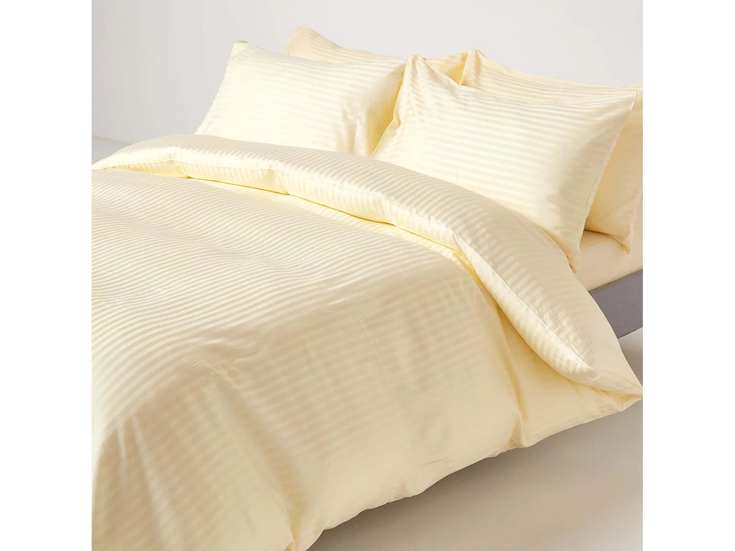 Homescapes Pastel Yellow Egyptian Cotton Satin Stripe Fitted Sheet 330 TC, Super King