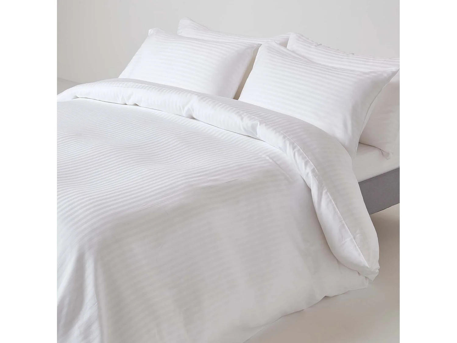 Homescapes White Egyptian Cotton Satin Stripe Fitted Sheet 330 TC, Super King
