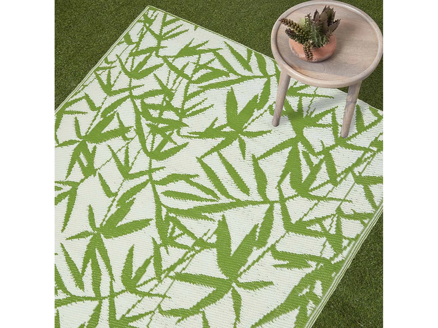 Homescapes Luxury Outdoor Rug Waterproof Reversible for Garden Patio, 120 x 180 cm, Green, 100% Recycled, Zena Tropical