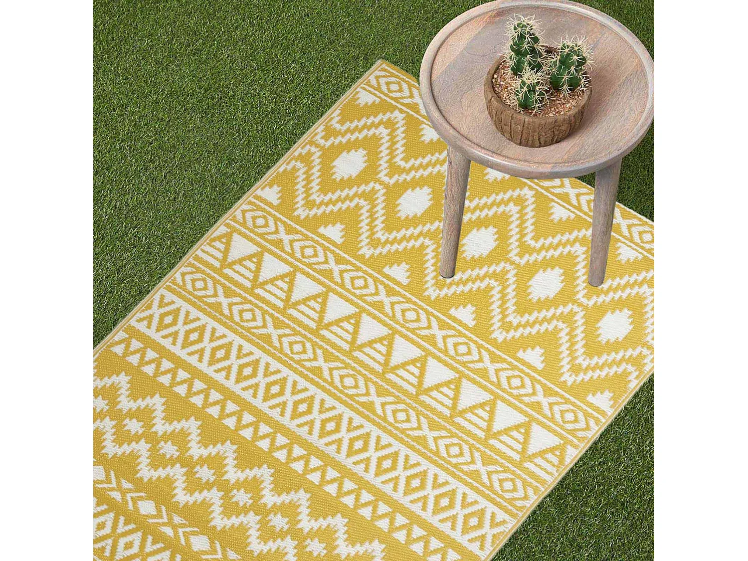 Homescapes Luxury Outdoor Rug Runner Waterproof Reversible for Garden, 75 x 200 cm, Yellow & White, Recycled, Anna Aztec
