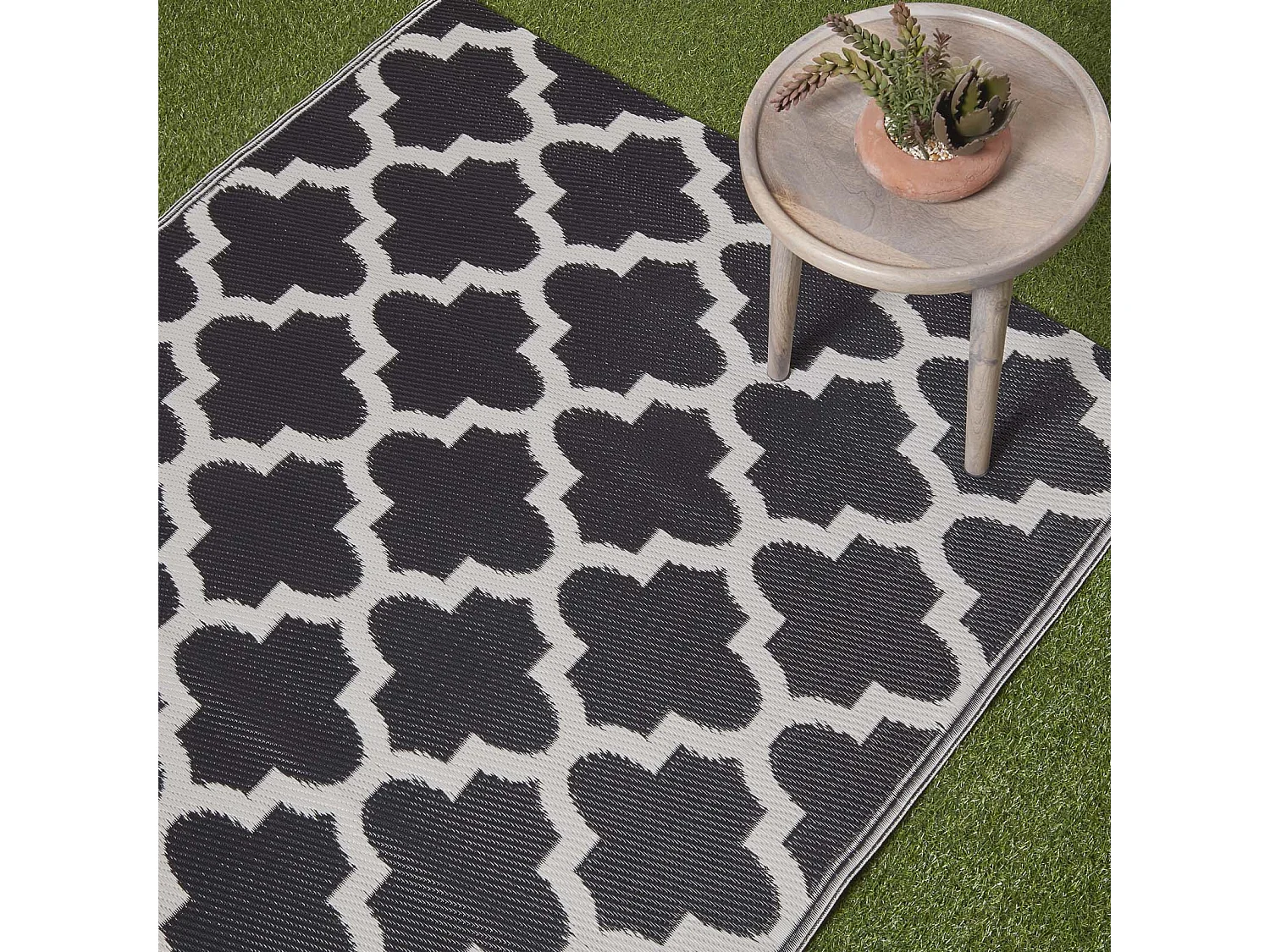 Homescapes Luxury Outdoor Rug Waterproof Reversible for Garden, 120 x 180 cm, Black & White, Recycled, Nola Geometric