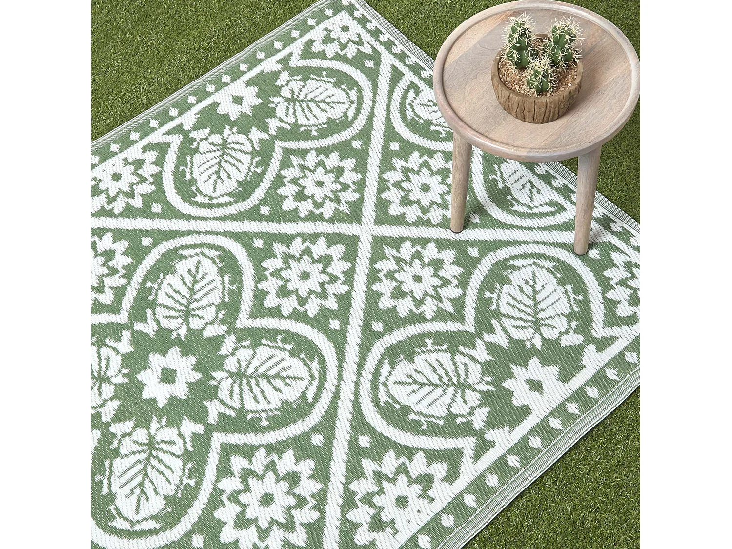 Homescapes Luxury Outdoor Rug Waterproof Reversible for Garden Patio, 182 x 122 cm, Green, 100% Recycled, Floral Leaf