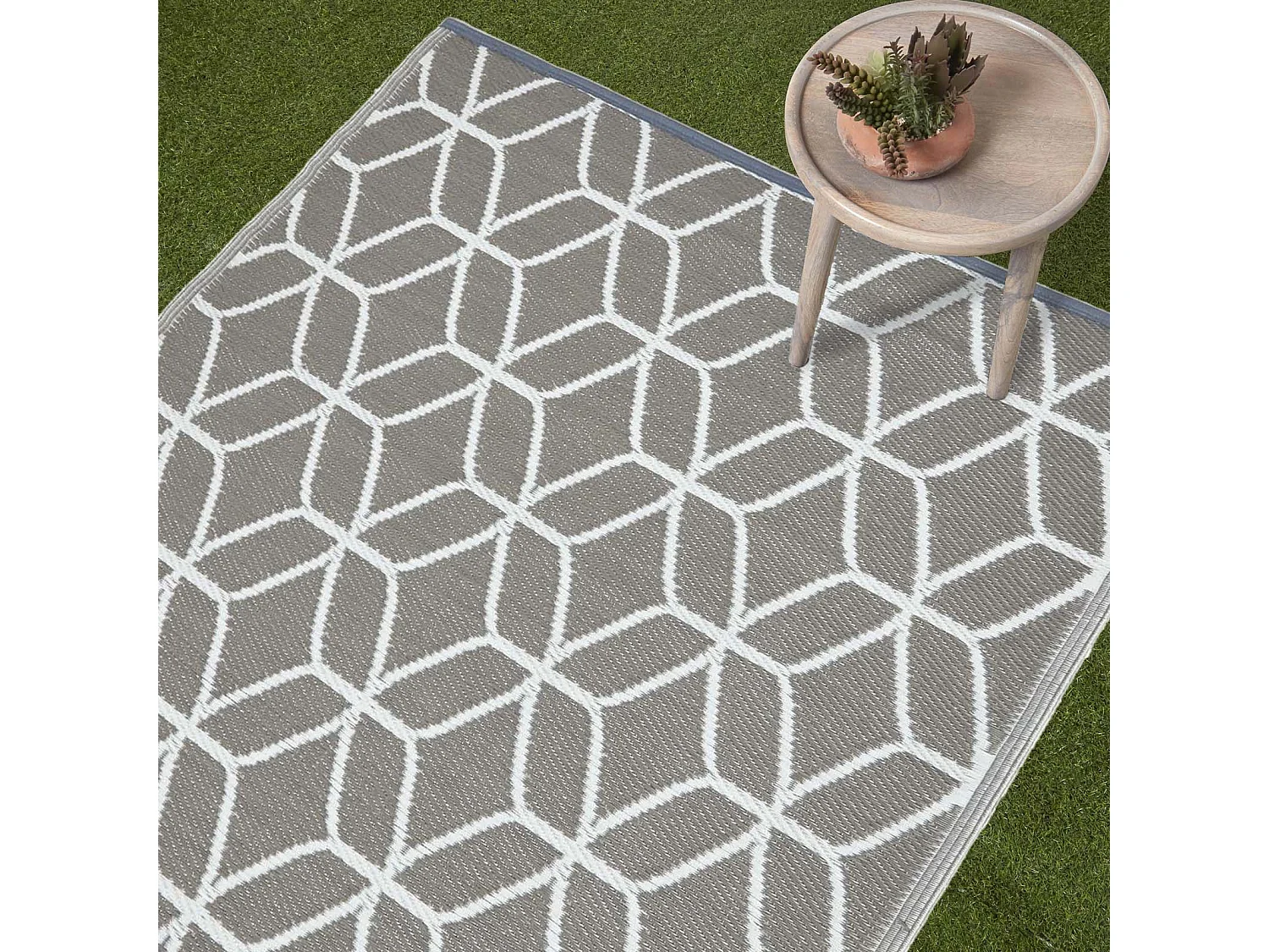 Homescapes Luxury Outdoor Rug Waterproof Reversible for Garden, 120 x 180 cm, Grey & White, 100% Recycled, Geometric