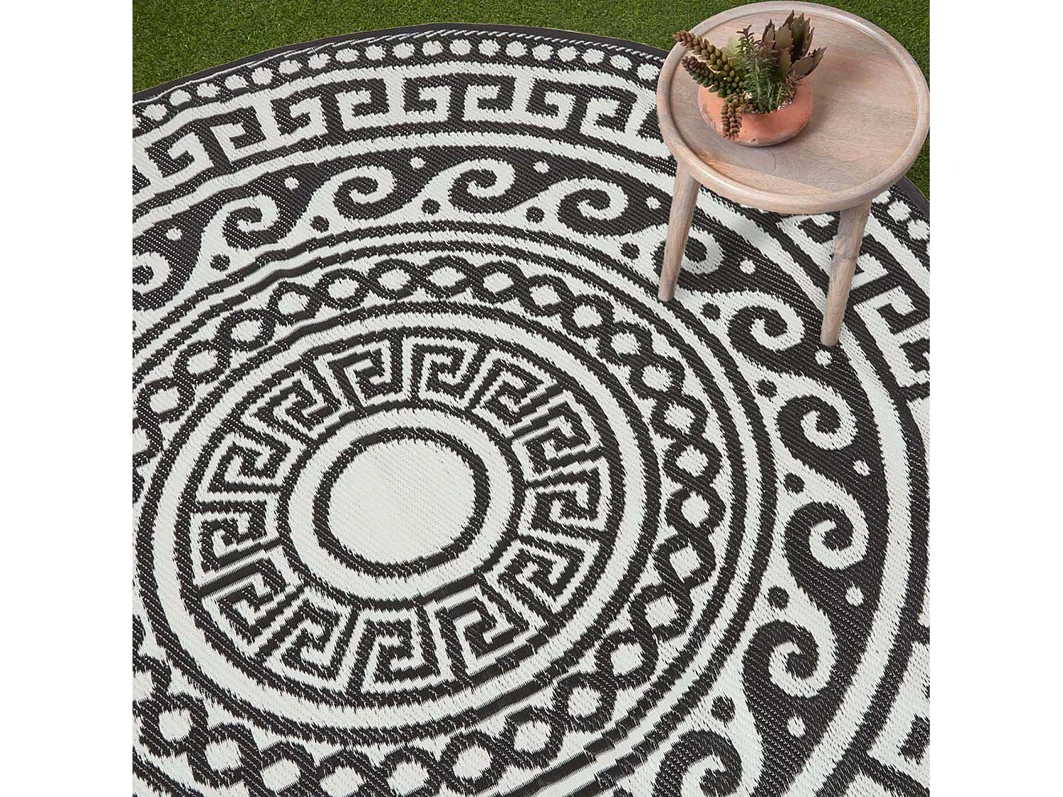 Homescapes Luxury Round Outdoor Rug Waterproof Reversible for Garden, 180 cm, Black & White, 100% Recycled, Enid Aztec