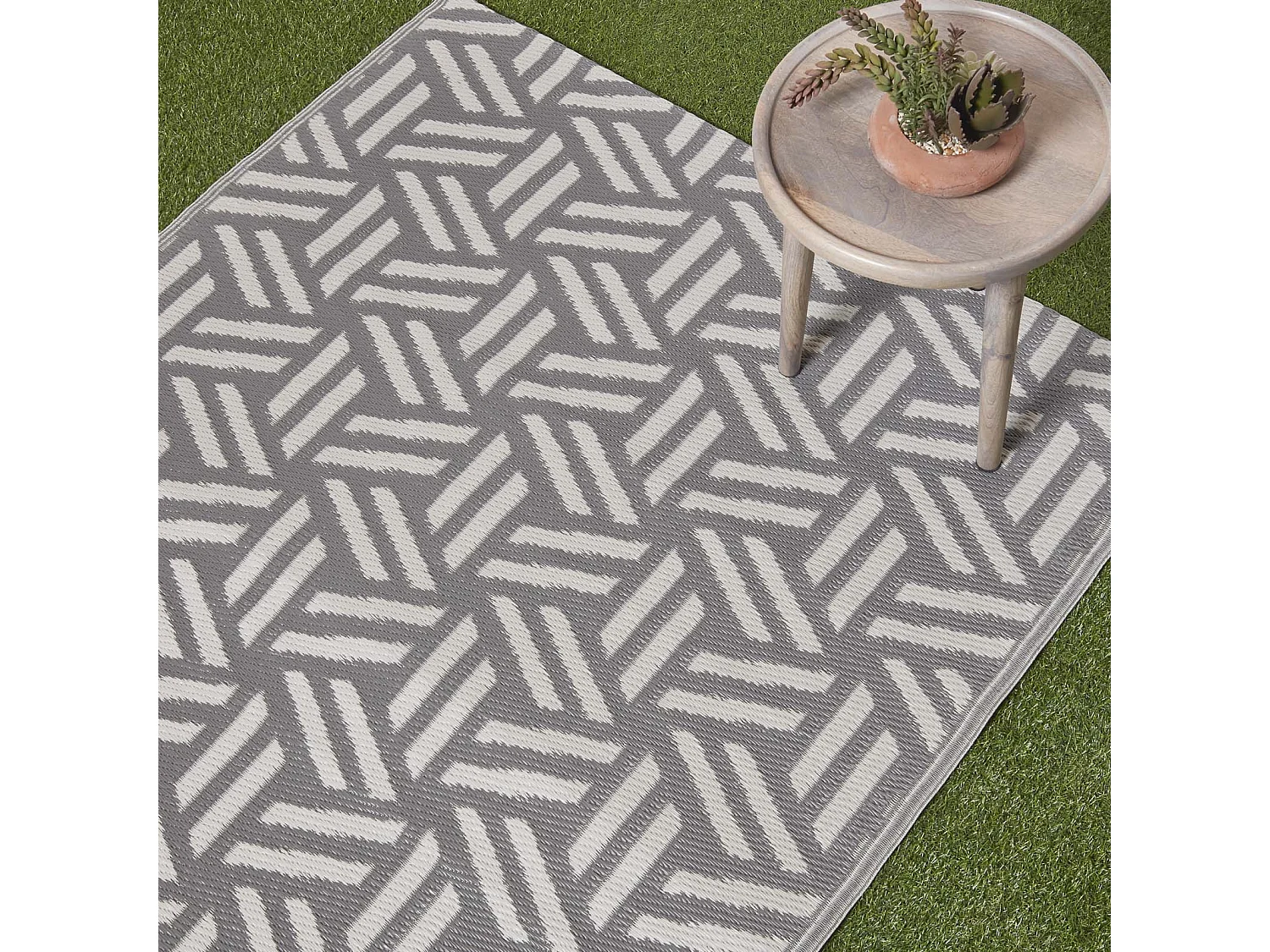 Homescapes Luxury Outdoor Rug Waterproof Reversible for Garden, 180 x 270 cm, Grey & White, Recycled, Luna Geometric