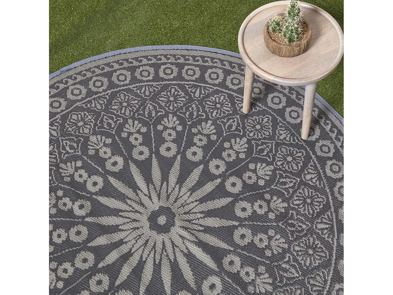 Homescapes Luxury Outdoor Rug Waterproof Reversible Round for Garden Patio, 170 cm, Black, 100% Recycled, Mandala