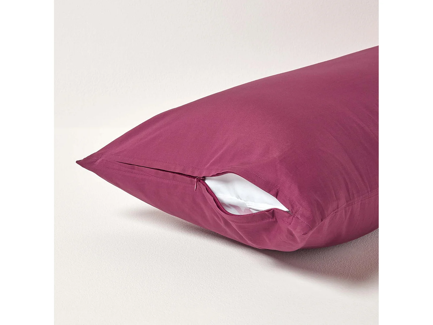Homescapes Plum Continental Egyptian Cotton Pillowcase 200 TC, 40 x 80 cm