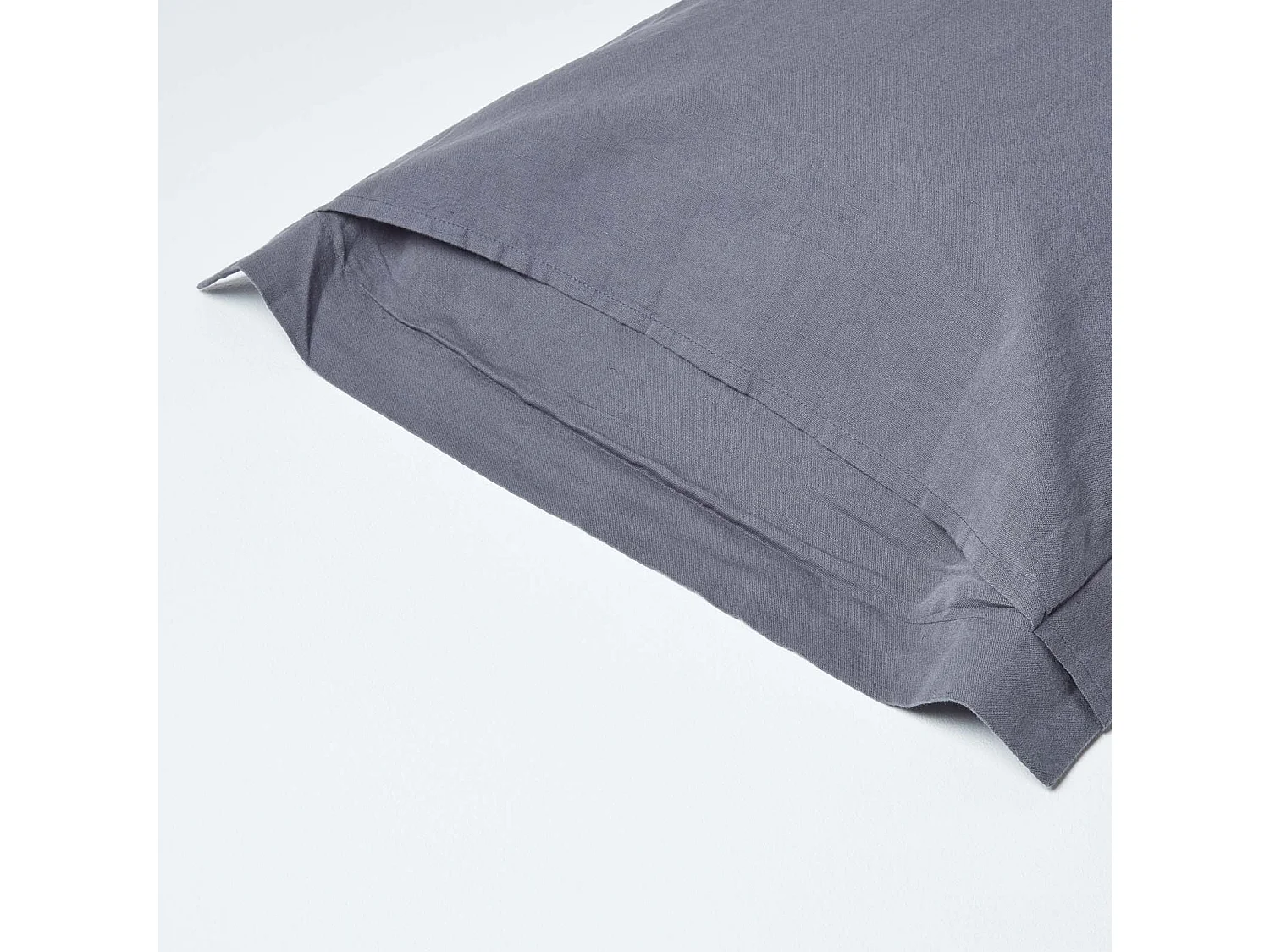 Homescapes Dark Grey Linen Oxford Pillowcase, King