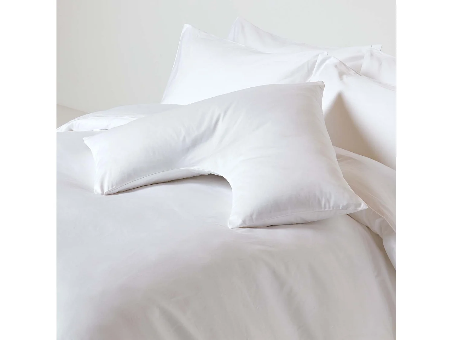 Homescapes White V Shaped Pillowcase Organic Cotton 400 Thread Count