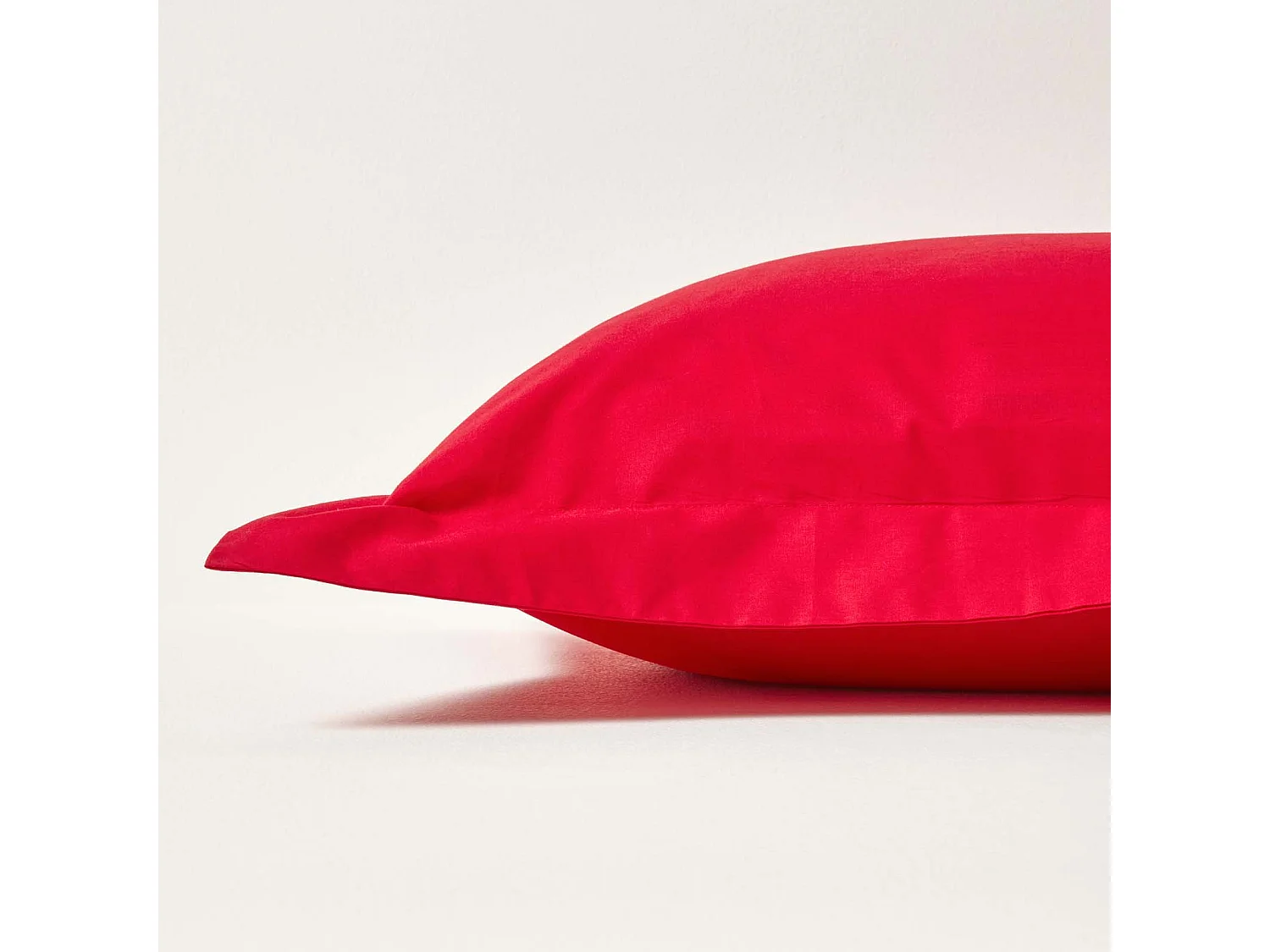 Homescapes Red Egyptian Cotton Oxford Pillowcase 200 TC