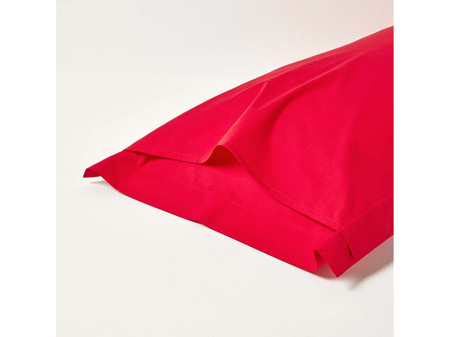 Homescapes Red Egyptian Cotton Oxford Pillowcase 200 TC