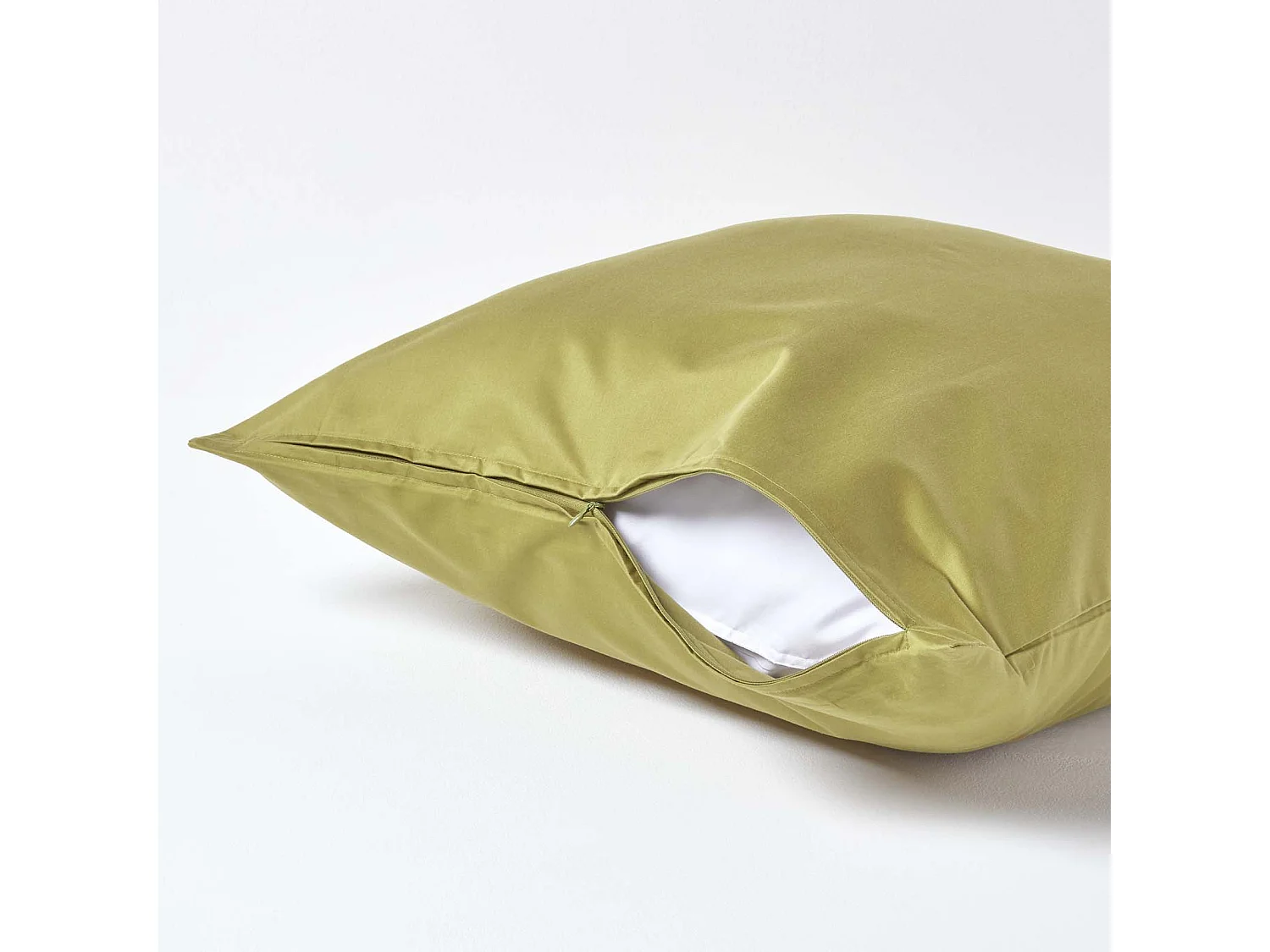 Taie d’oreiller en satin de coton 1000 fils vert olive, 60 x 60 cm - HOMESCAPES