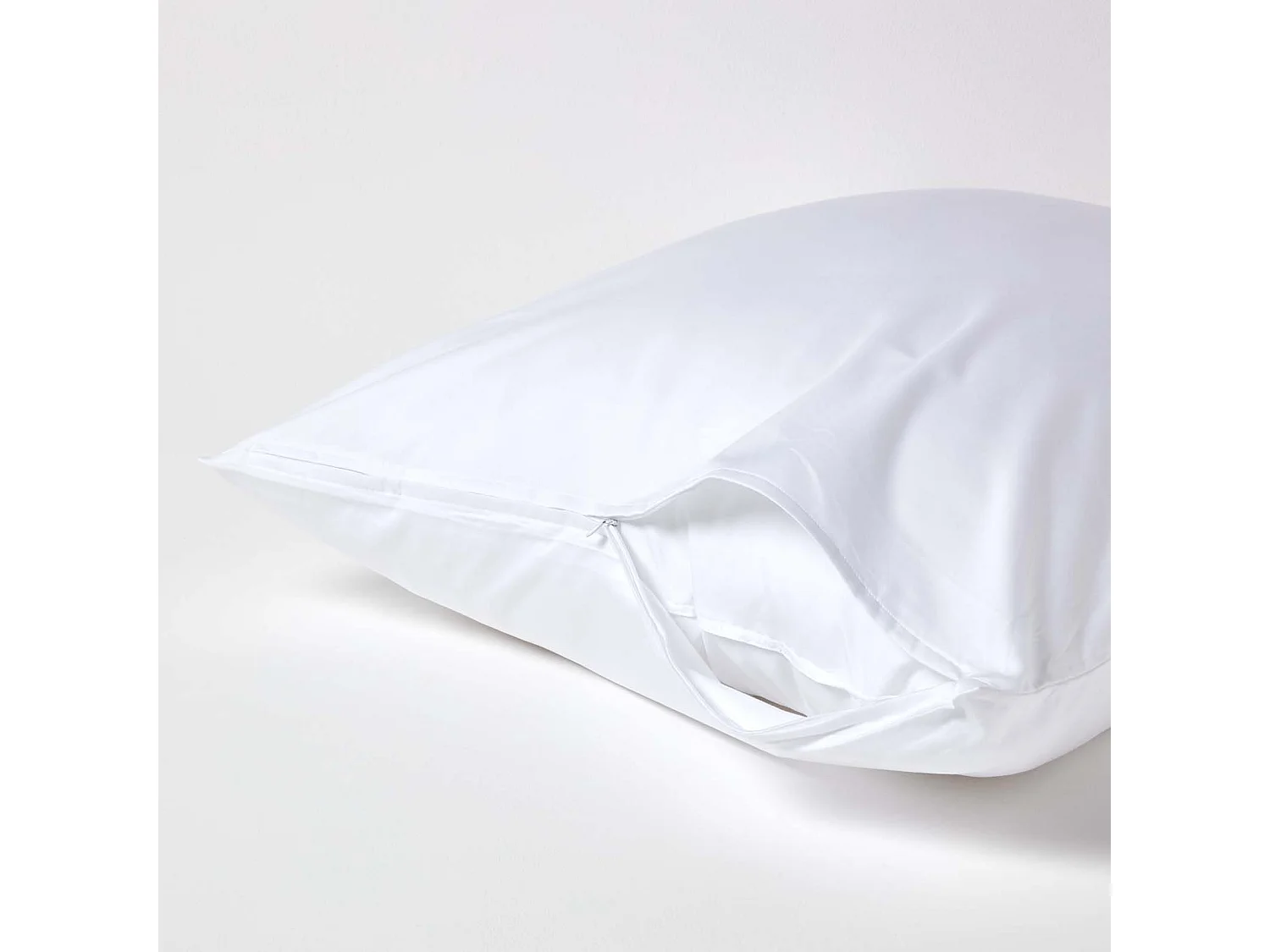 Homescapes White Organic Cotton Continental Pillowcase 400 TC, 80 x 80 cm