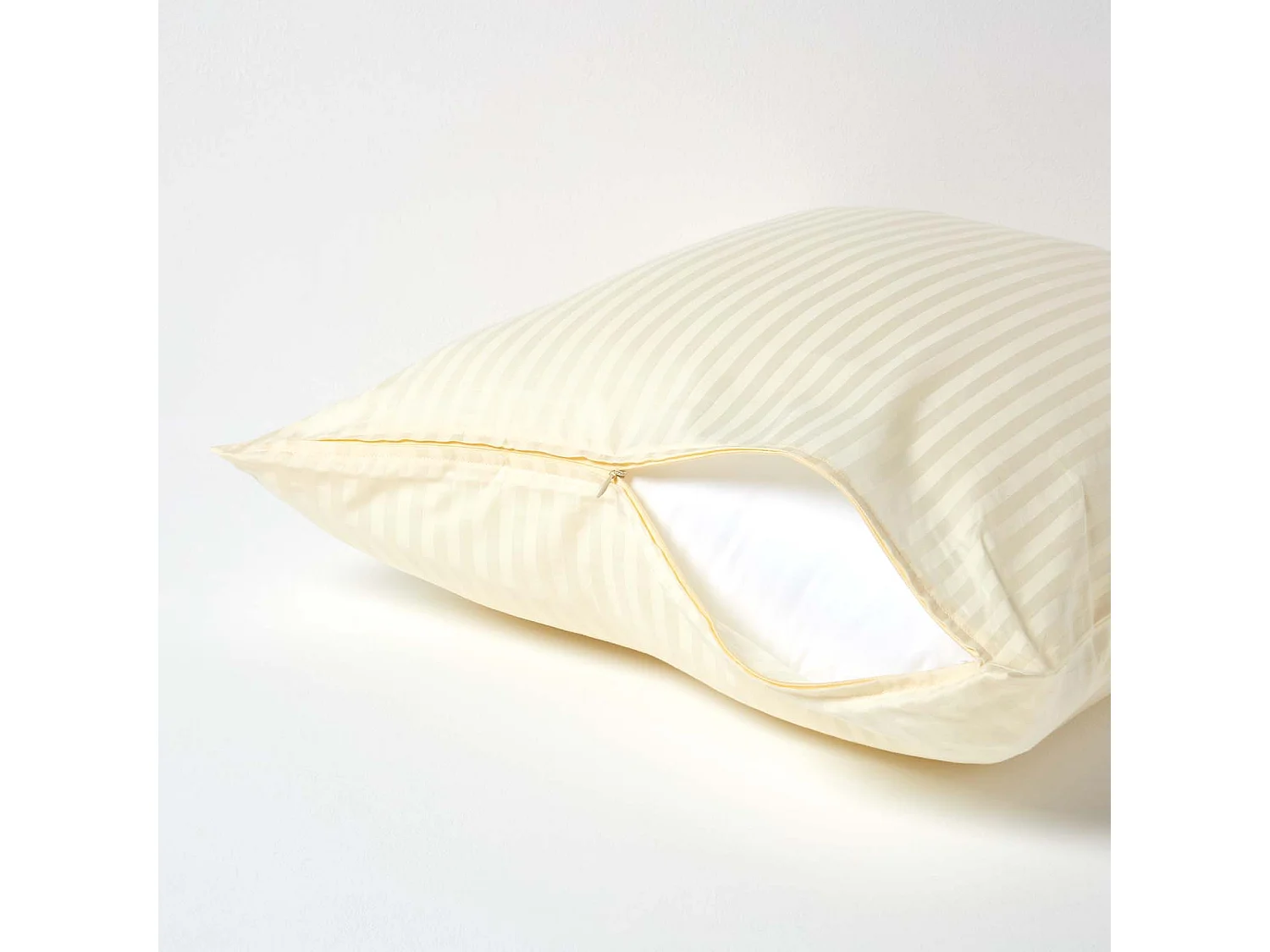 Homescapes Pastel Yellow Continental Egyptian Cotton Pillowcase 330 TC, 60 x 60 cm