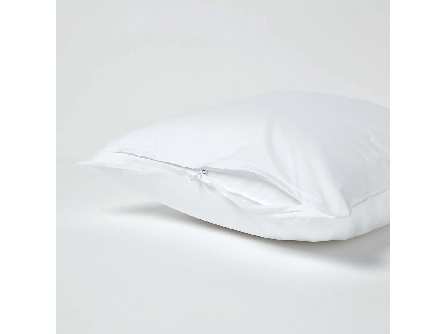Homescapes White Continental Egyptian Cotton Pillowcase 200 TC, 40 x 40 cm