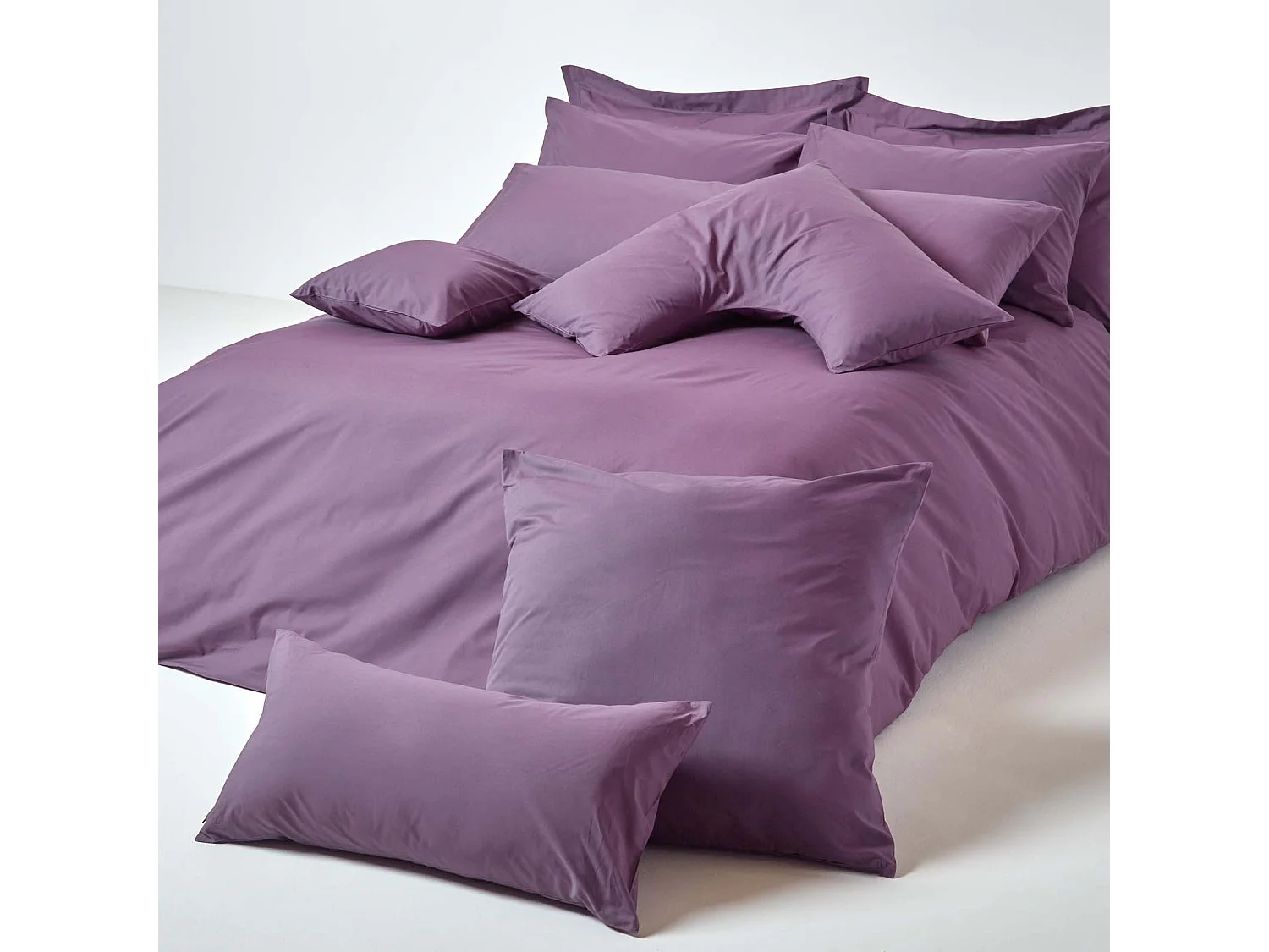 Homescapes Grape Continental Egyptian Cotton Pillowcase 200 TC, 80 x 80 cm