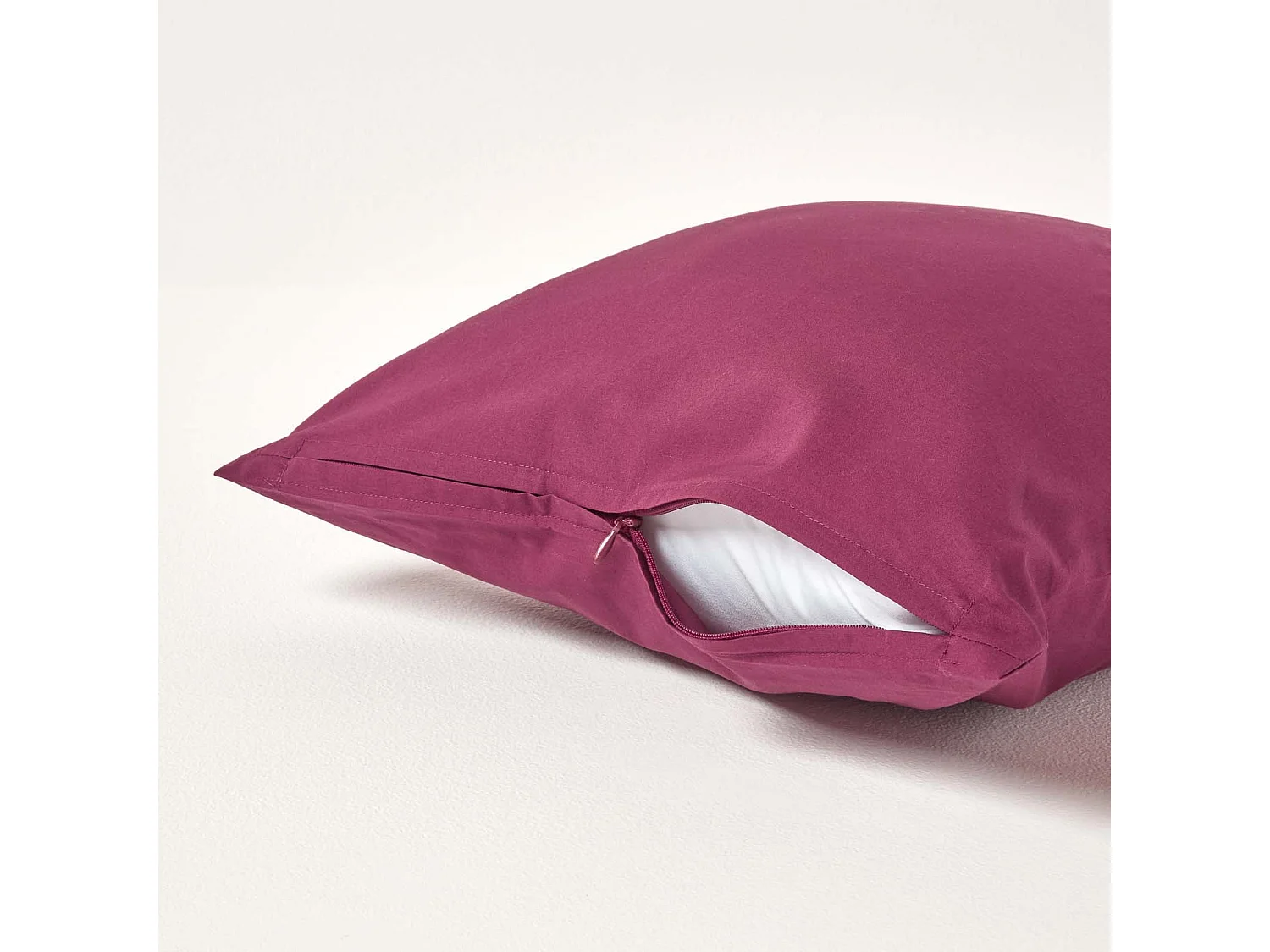 Homescapes Plum Continental Egyptian Cotton Pillowcase 200 TC, 40 x 40 cm