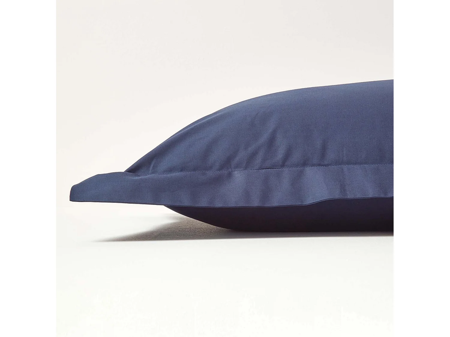 Homescapes Navy Blue Egyptian Cotton Oxford Pillowcase 200 TC, Standard Size