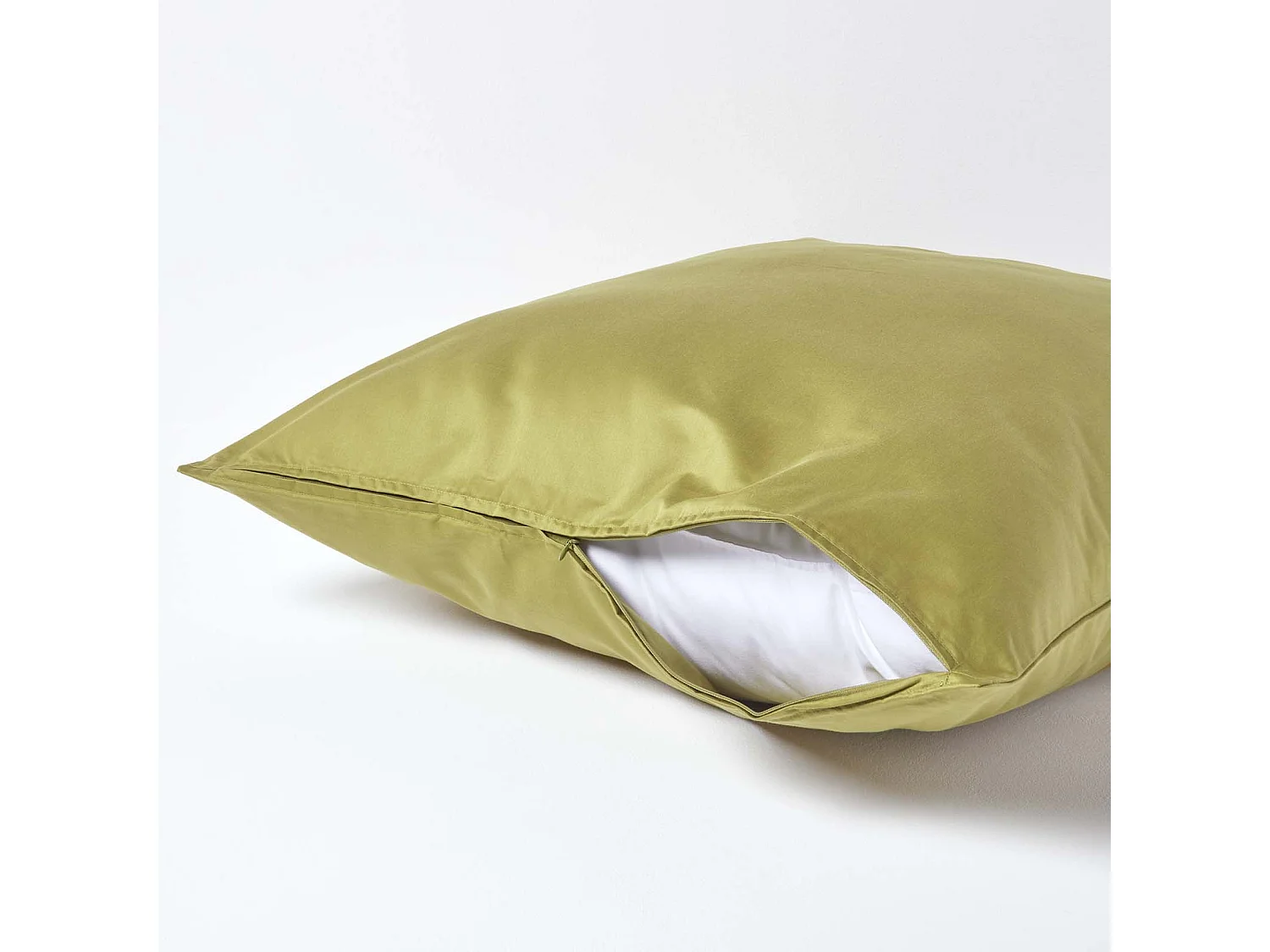 Taie d’oreiller en satin de coton egyptien 1000 fils, vert olive, 80 x 80 cm - HOMESCAPES