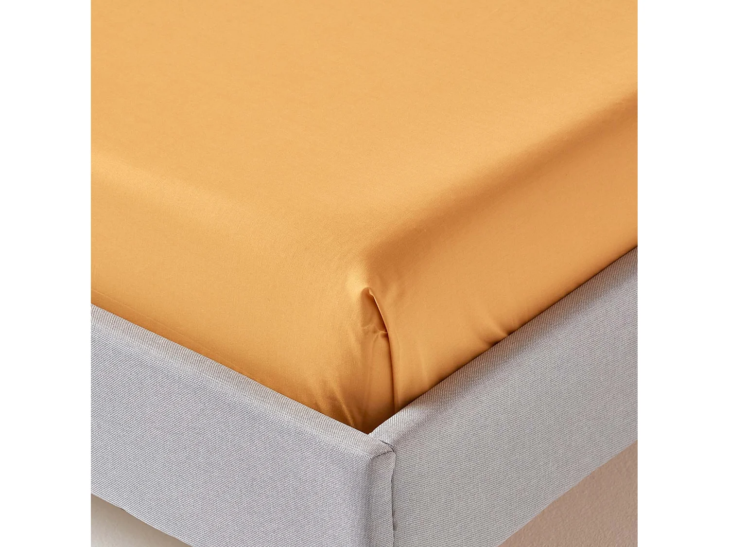 Drap plat uni 100 % coton égyptien 200 fils coloris Jaune Moutarde 240 x 275 cm  - HOMESCAPES